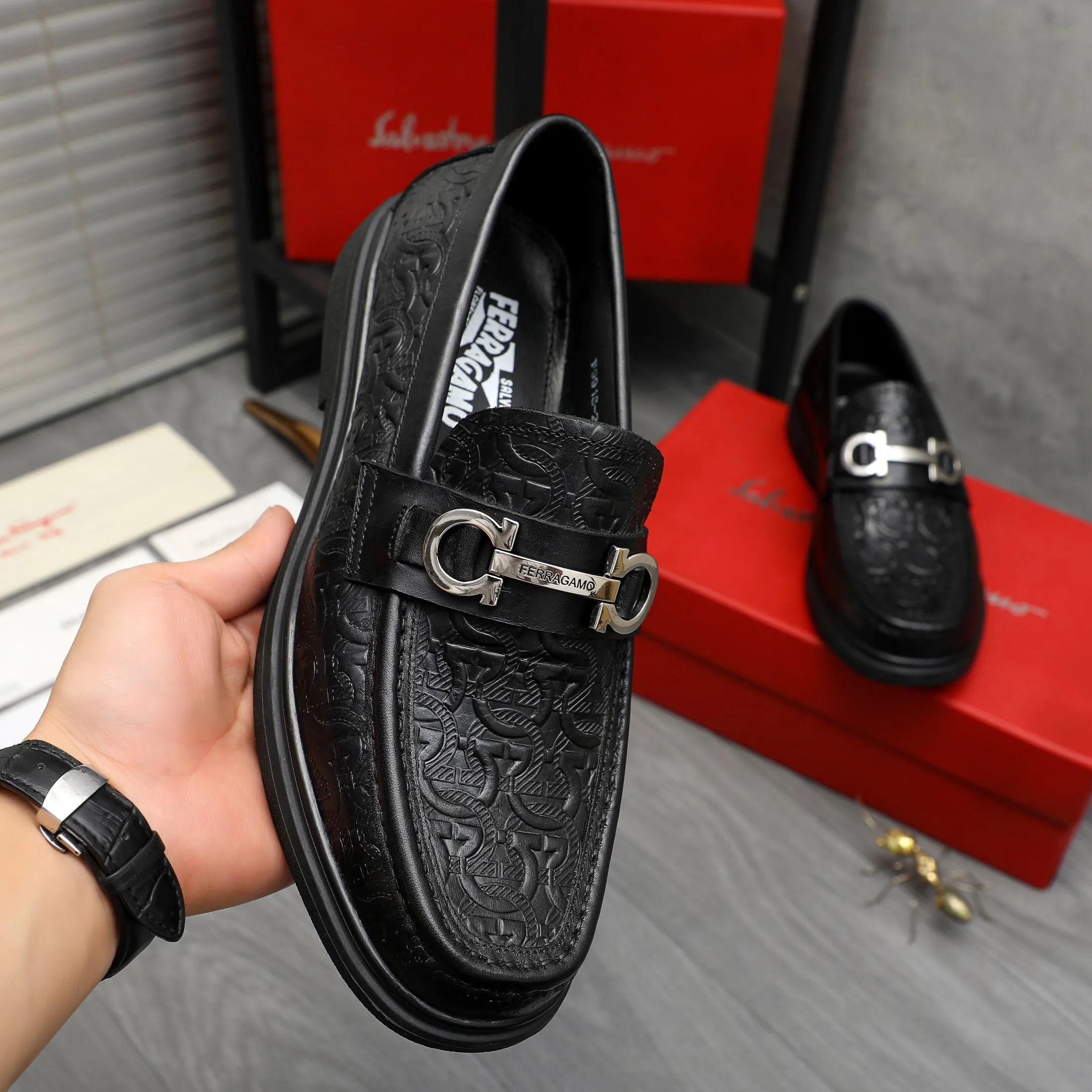 Men's shoes 💰p460 Product trademark: Ferragamo " Ferragamo ] Business slip-on leather shoes Regular size: 38-45 Product material: Selected embossed cowhide upper, cowhide lining, rubber outsole